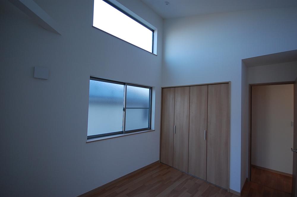 Non-living room. Seller construction cases