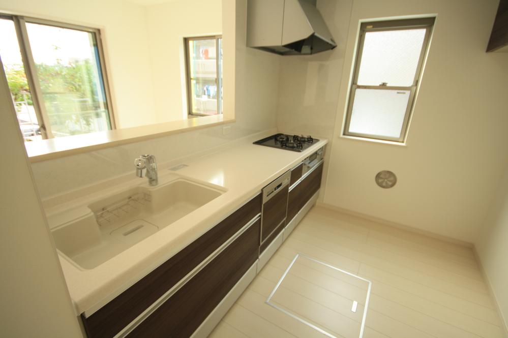 Same specifications photo (kitchen). Seller construction cases