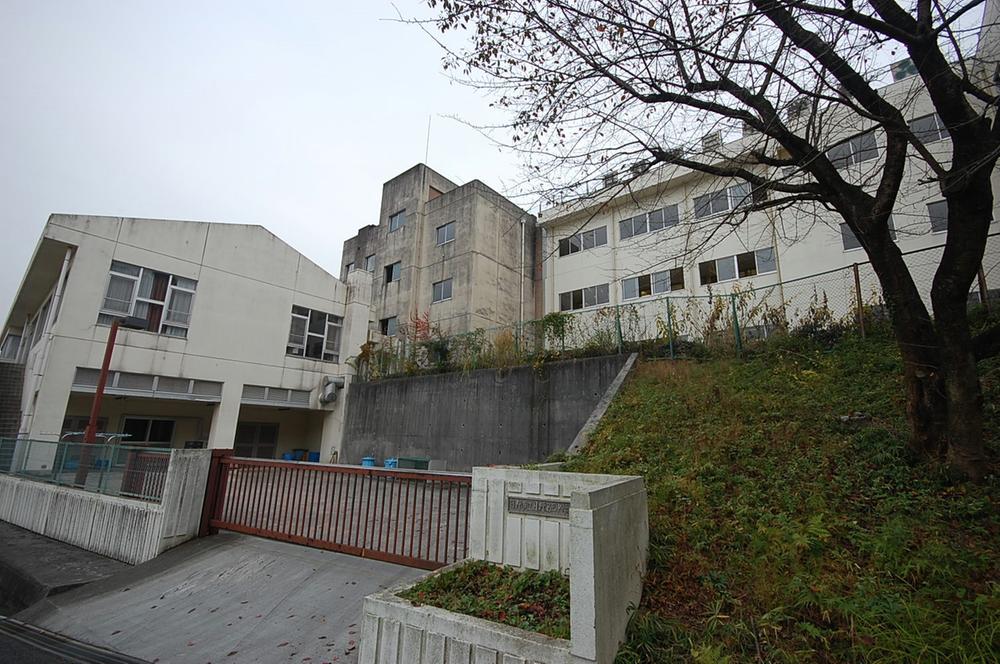 Junior high school. 352m to Hino Municipal Hino third junior high school