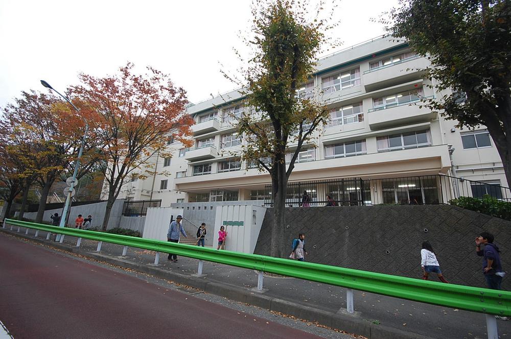 Primary school. Hino Municipal Nanami 2119m until the green elementary school