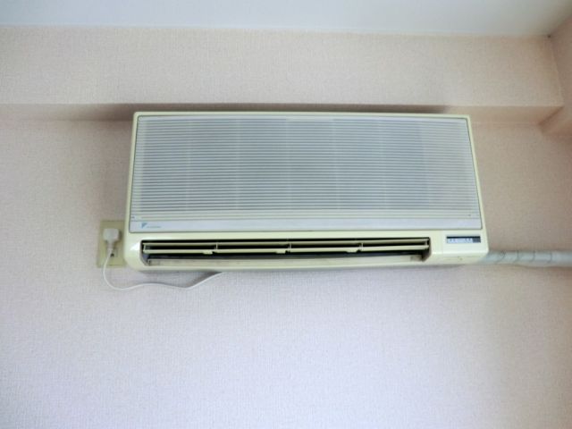 Other Equipment. Air conditioning comes with ☆ 