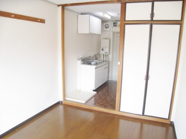 Other room space. Bright Western-style