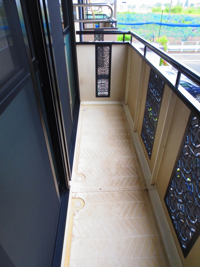 Balcony. Bright and wide balcony ☆