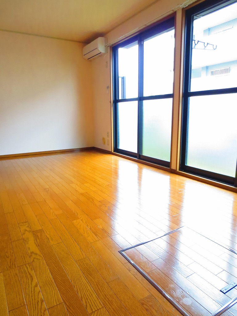 Living and room. Sash is a bright living large ☆