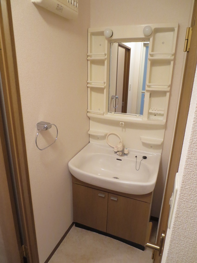 Washroom. Bedhead also one shot resolved with a shower ☆