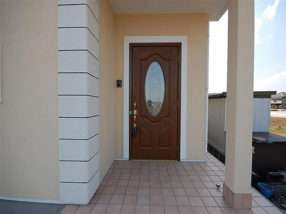 Entrance. Seller same specifications