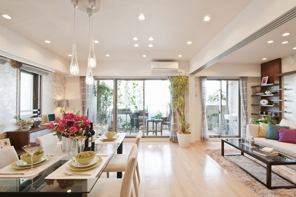 Living room full of open feeling of the two-sided lighting ・ Dining (LD)