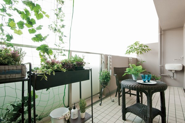 Established the "slop sink" is on the balcony of the depth of about 1.8m