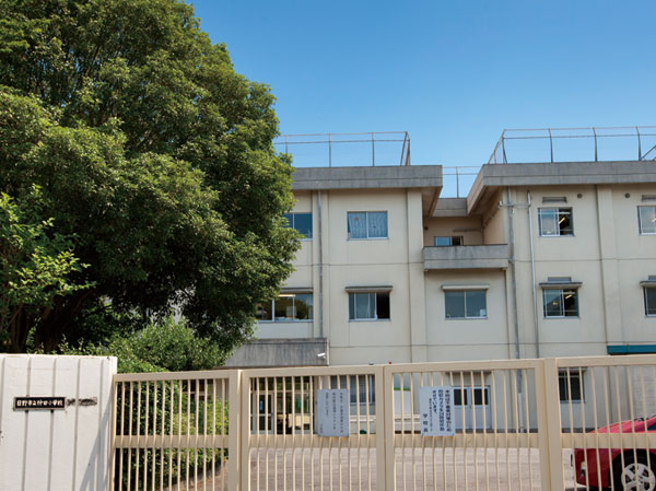 Surrounding environment. Municipal Nakata Elementary School (about 50m, 1-minute walk)