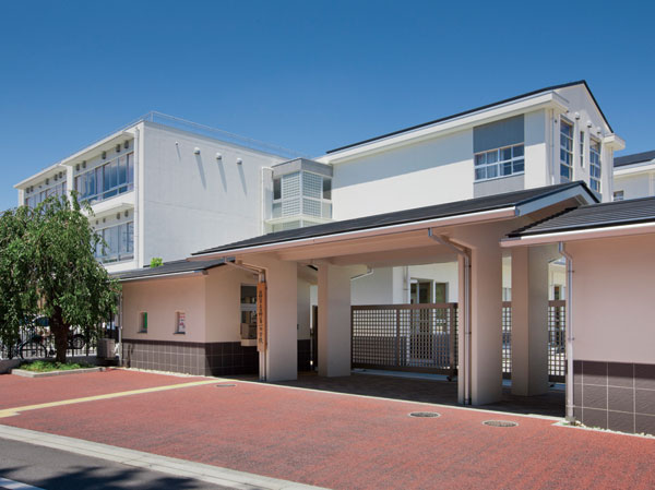 Surrounding environment. Municipal Hino first junior high school (about 510m, 7-minute walk)