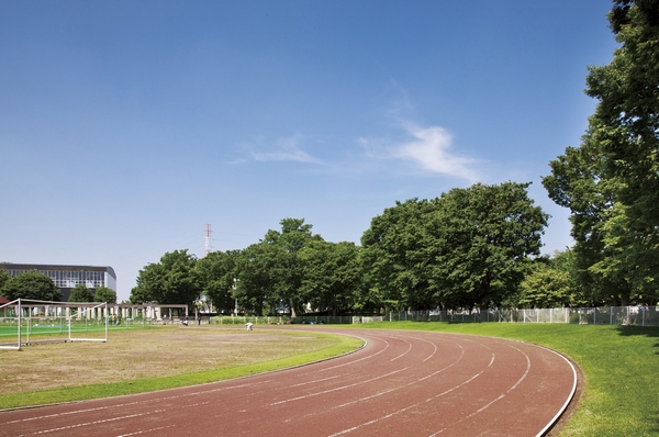 39,000 m2 more than proud of the breadth "Forest Sports Park of the citizen" (a 1-minute walk / About 20m)