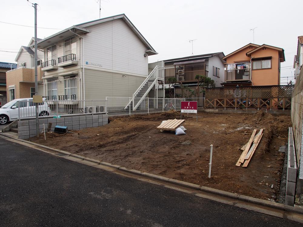 Local photos, including front road. Good day in the south road