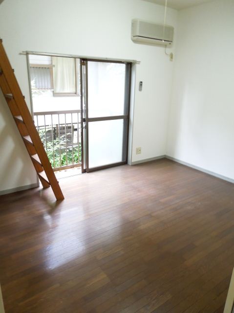 Living and room. ☆ Flooring is a 6-tatami rooms ☆