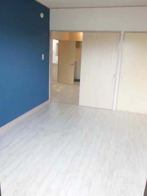 Other room space. Accent Cross of Blue