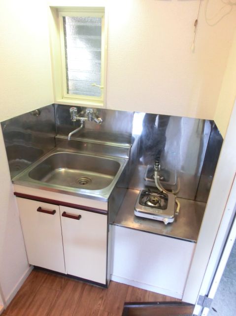 Kitchen. Gas stove is can be installed in the kitchen.