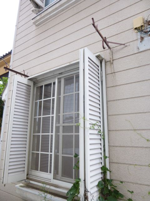 Balcony. Laundry is Jose to here.