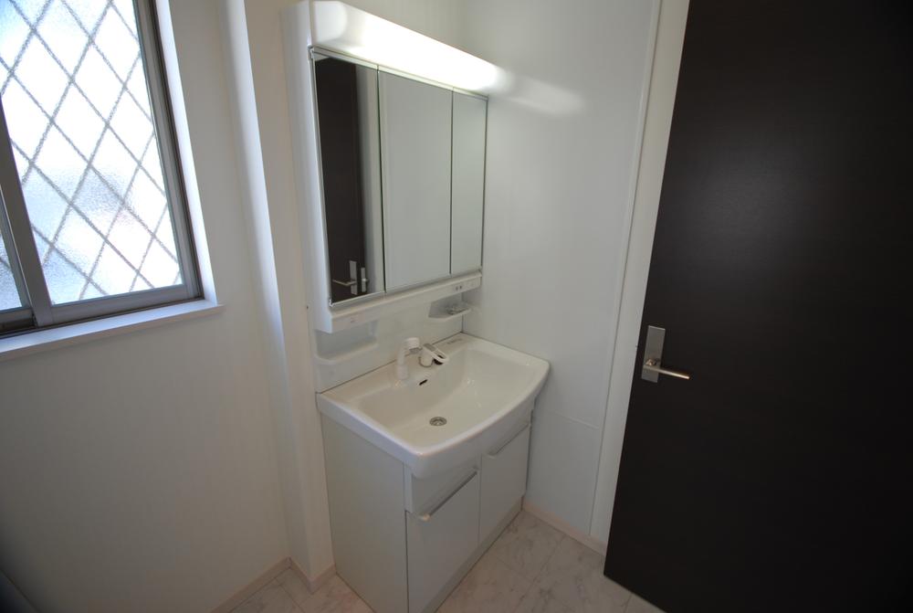 Same specifications photos (Other introspection). Example of construction Wash basin