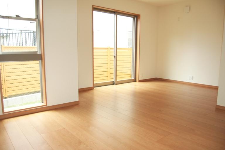 Living. About 16.5 quires some LDK. It will be the large space of about 19.5 Pledge I open the partition of the adjacent Japanese-style room.