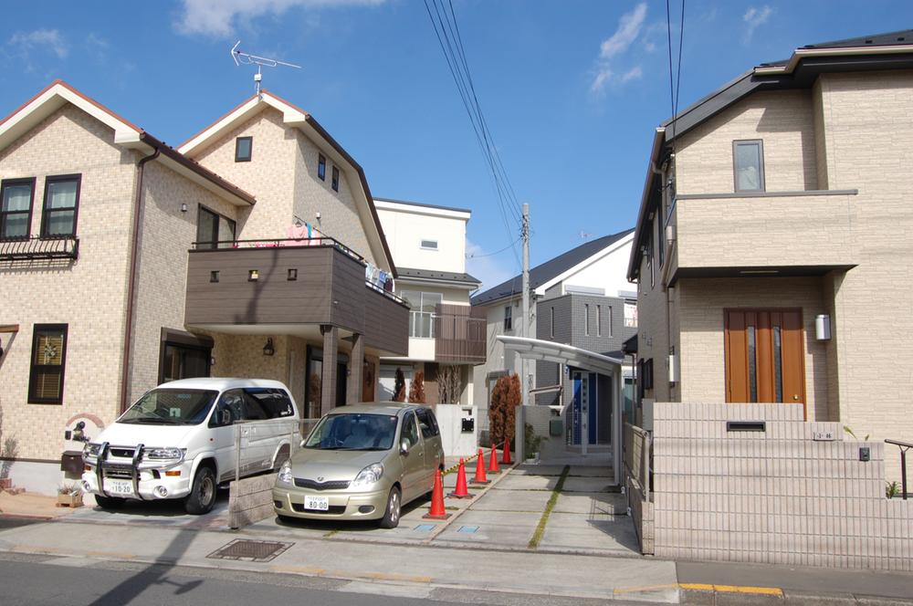 Sale already cityscape photo. Adjacent condominium pre-5 compartment to "Thousand Court Osakaue Hino". Mansion to blend into the city will pull the eye.