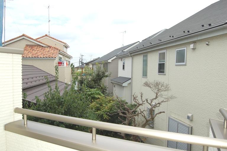 View photos from the dwelling unit. View from the balcony. Front building because of the one-story, Day is good.