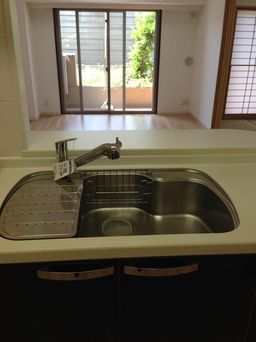 Kitchen. Indoor (10 May 2013) Shooting