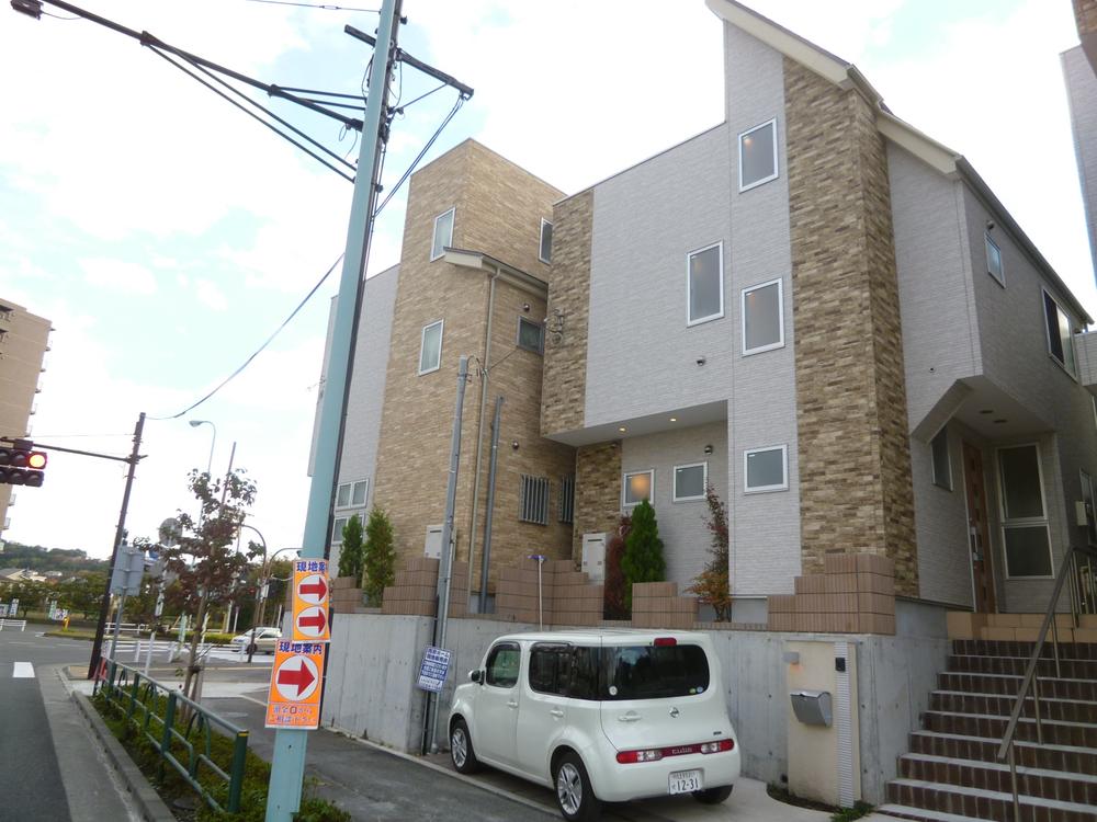 Local appearance photo. Building 2