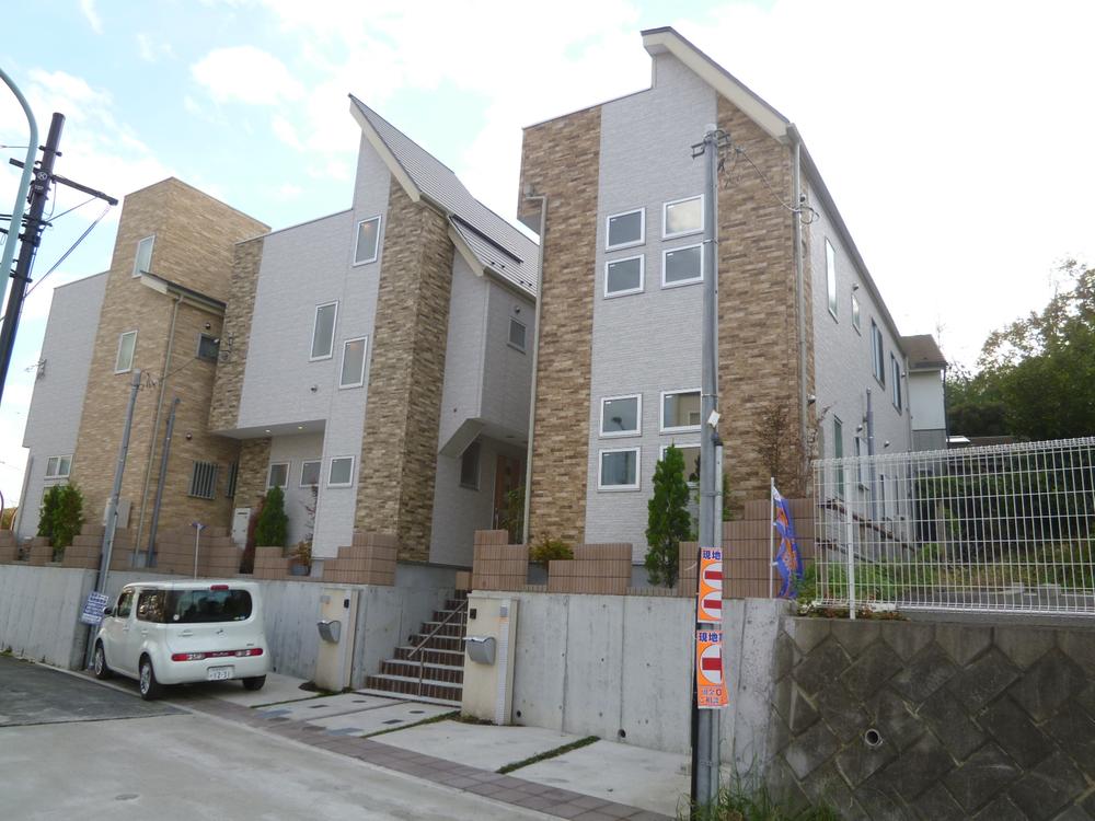 Local appearance photo. Building 3