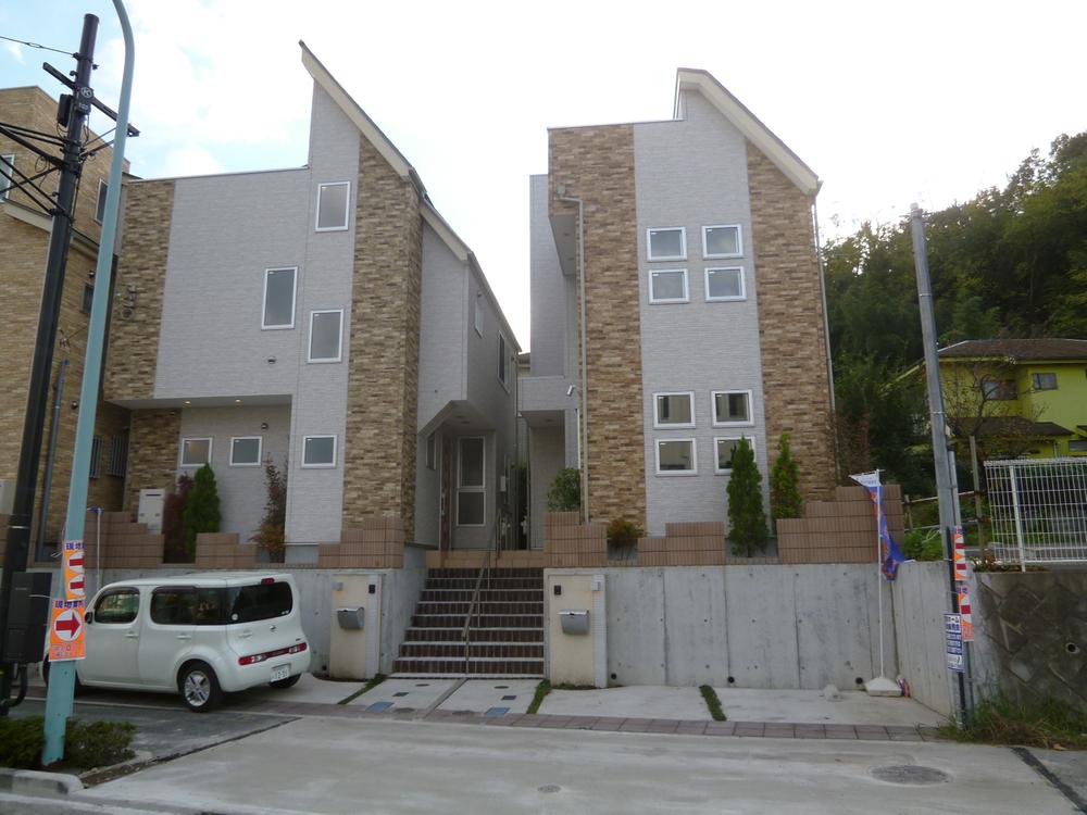 Local appearance photo. Building 3