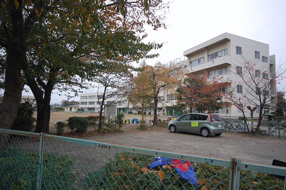 Primary school. 1345m to Hino Municipal Nanping Elementary School