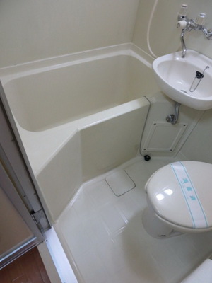 Bath. The bathrooms are also Tekkateka