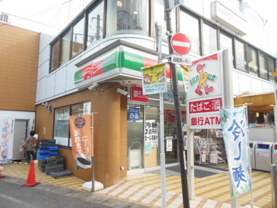 Convenience store. 660m until Thanksgiving (convenience store)