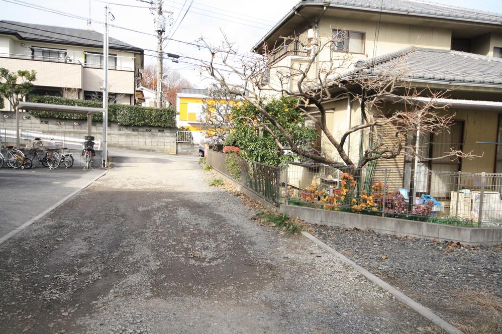 Local photos, including front road. Local (12 May 2013) Shooting