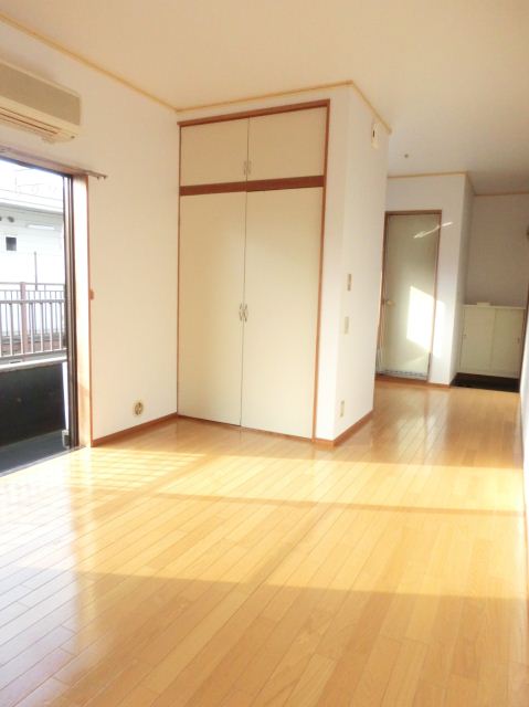 Living and room.  ☆ Western-style two-sided lighting, Windows are many bright rooms ☆