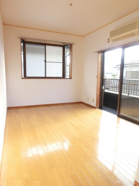 Living and room.  ☆ Western-style two-sided lighting, Windows are many bright rooms ☆