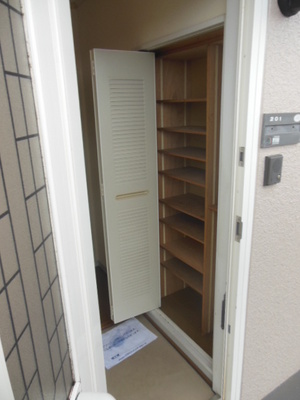 Entrance. Entrance with cupboard