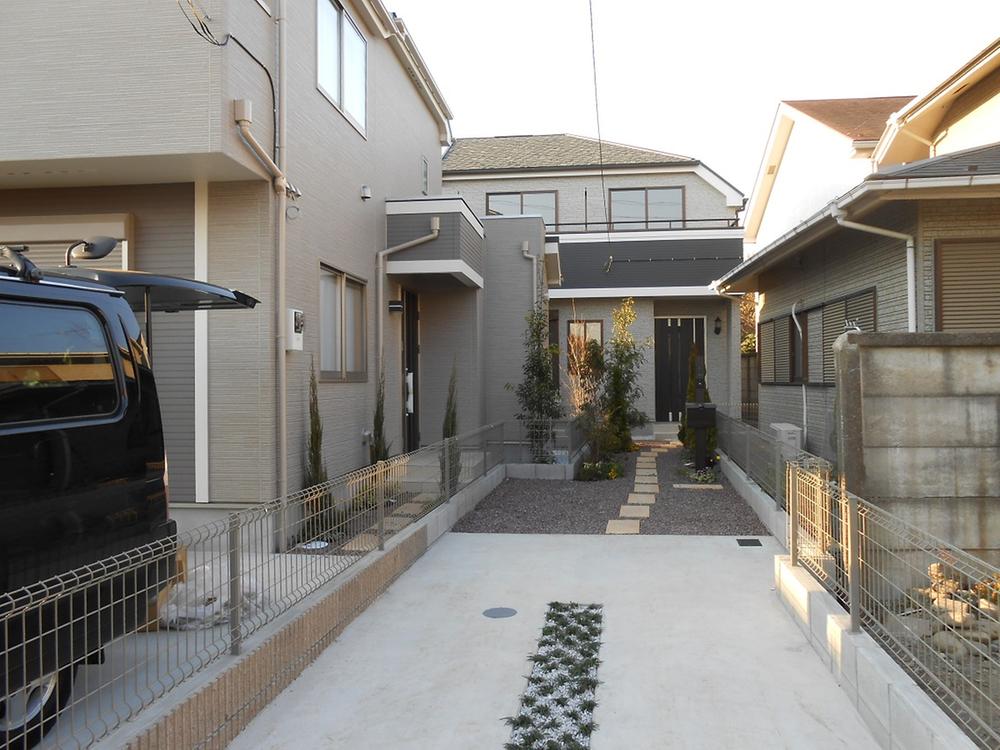 Local appearance photo. Local (12 May 2013) shooting Building 2