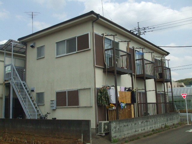 Building appearance. Complete photo