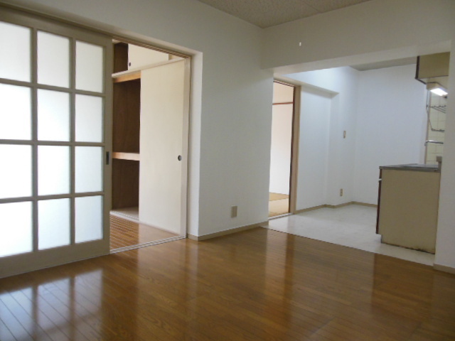 Living and room. Since the distribution type is easy to use