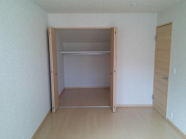 Non-living room. Indoor (12 May 2013) Shooting