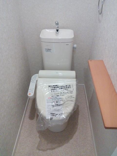 Toilet. Indoor (12 May 2013) Shooting