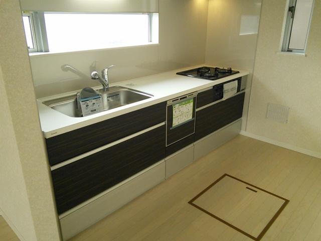 Kitchen. Indoor (12 May 2013) Shooting