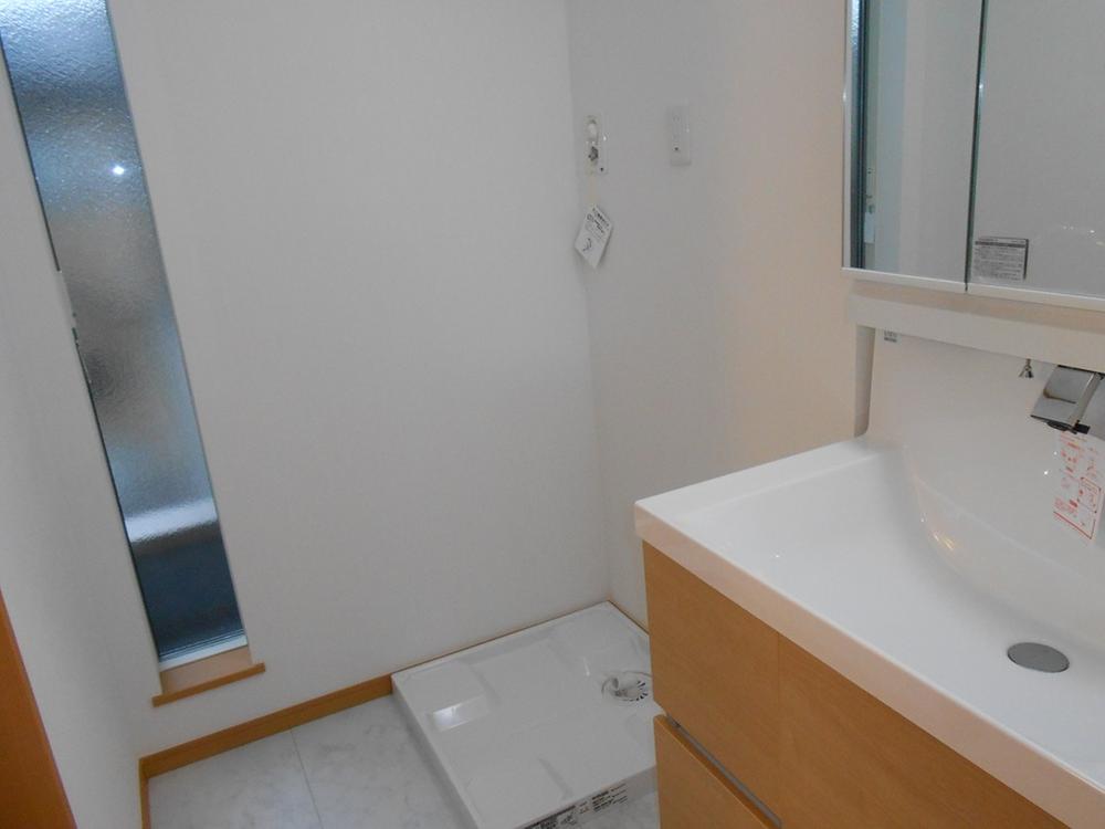 Wash basin, toilet. Indoor (10 May 2013) Shooting