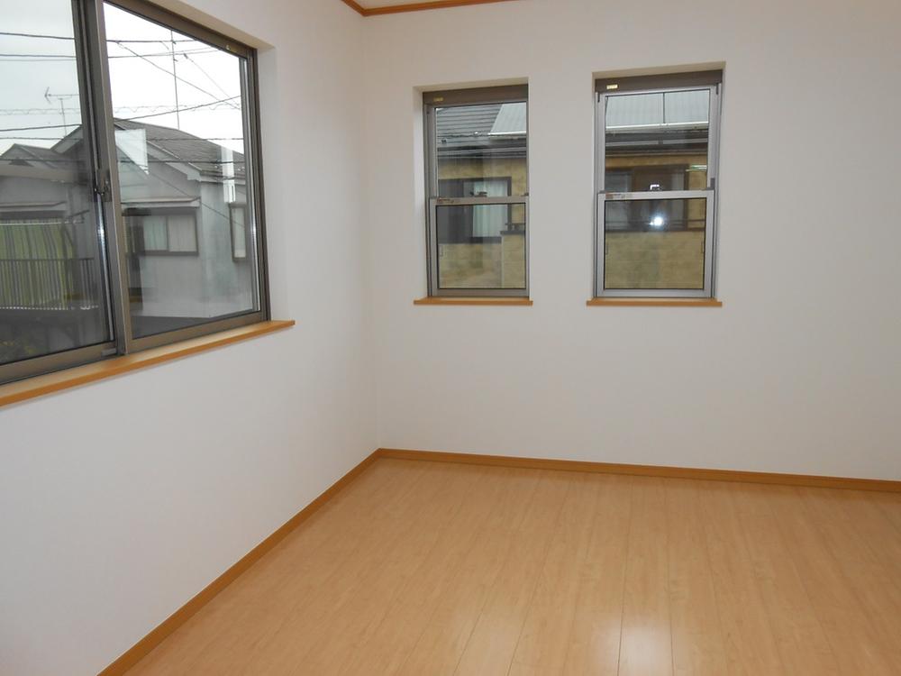 Other introspection. Indoor (10 May 2013) Shooting Also is good bright airy two-plane daylight