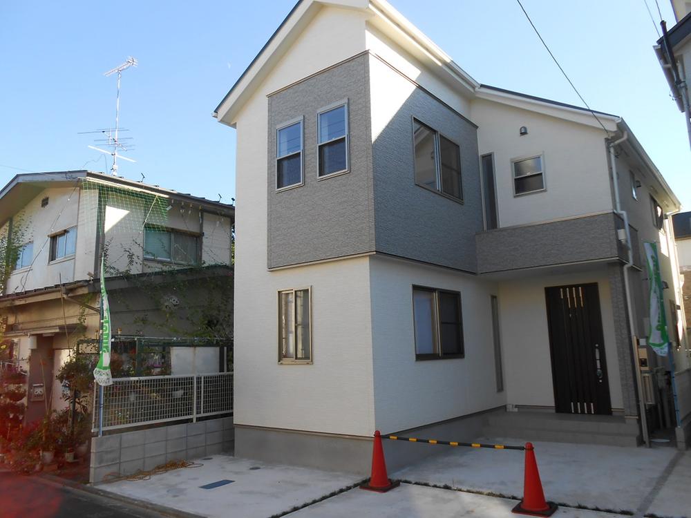 Local appearance photo. Local (10 May 2013) Shooting