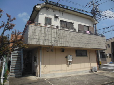 Building appearance. Situated in a quiet, residential area