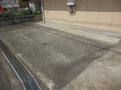 Parking lot. On-site parking