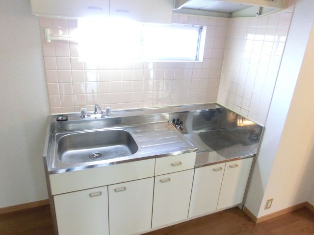 Kitchen. Spacious kitchen ☆