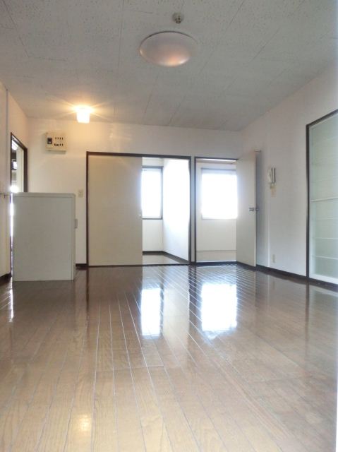 Living and room. ☆ Living is ☆