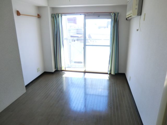 Living and room. It is south-facing two-sided lighting of the room ☆ 