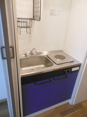 Kitchen. Electricity is stove Installed